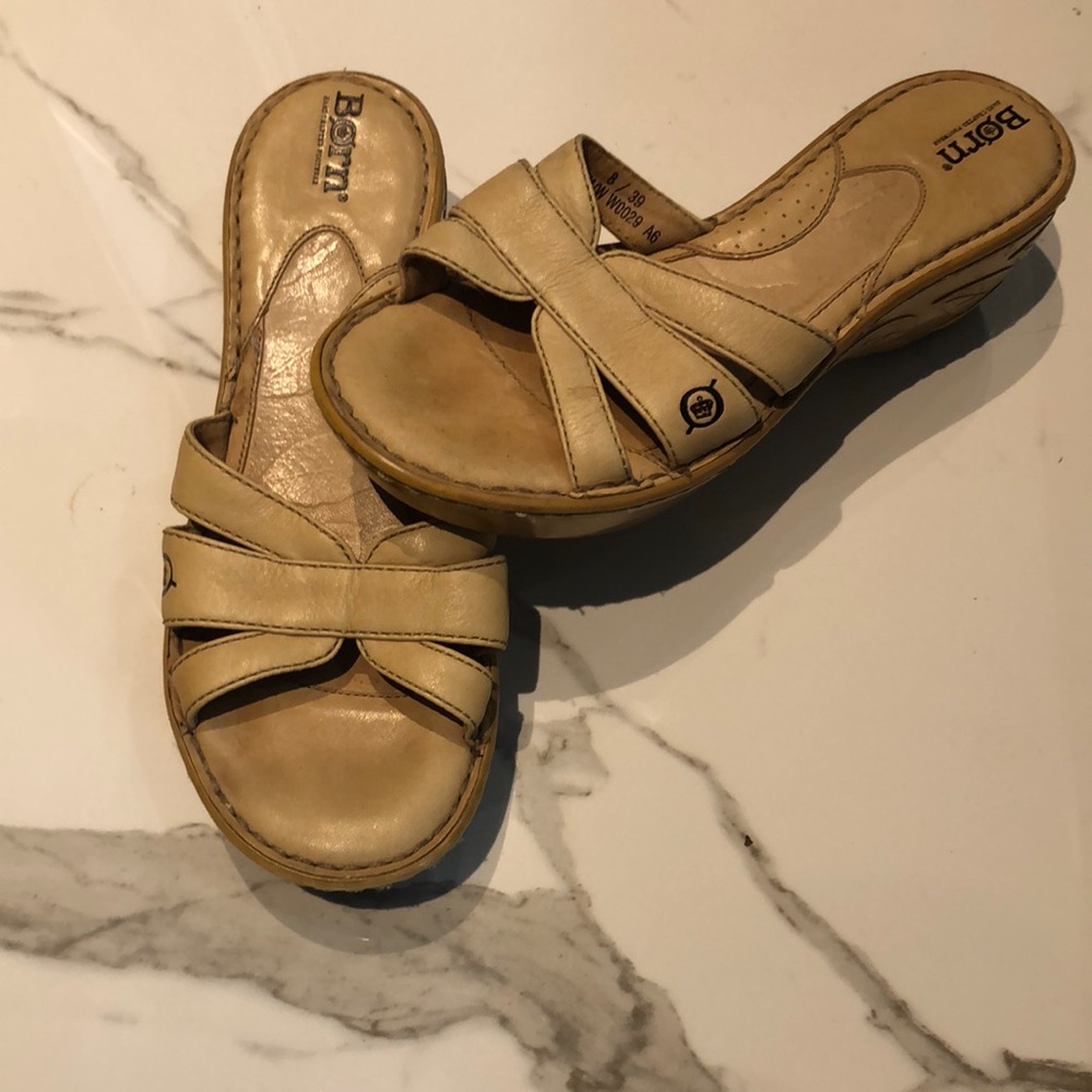 Born women’s heeled sandals size 8.5